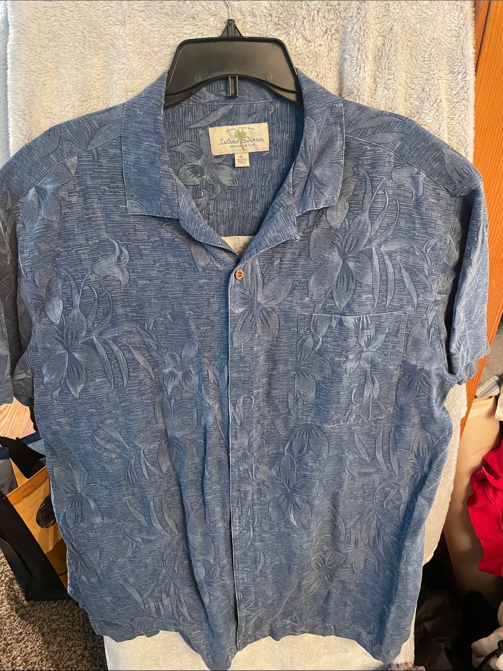 Island Shores Men’s Blue Floral Short-Sleeve Camp Shirt